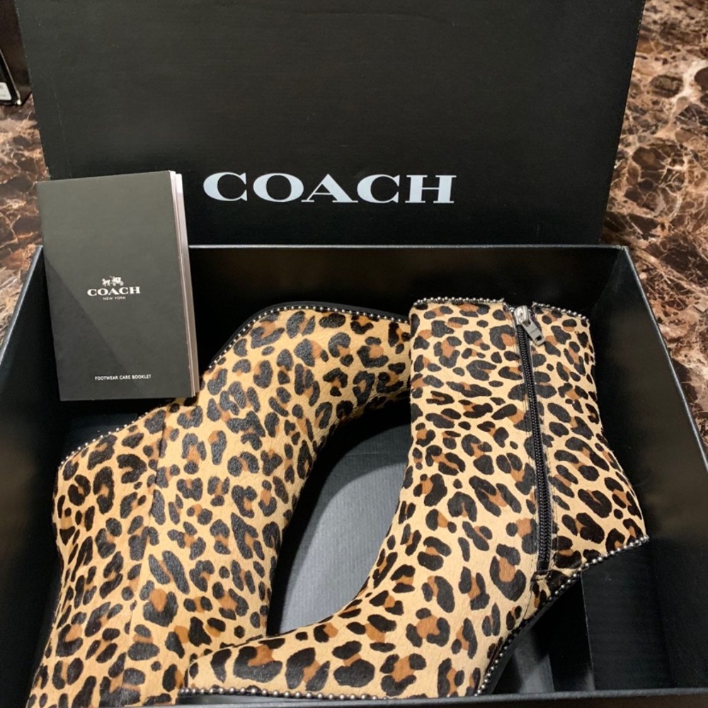 COACH    Boot       New in box